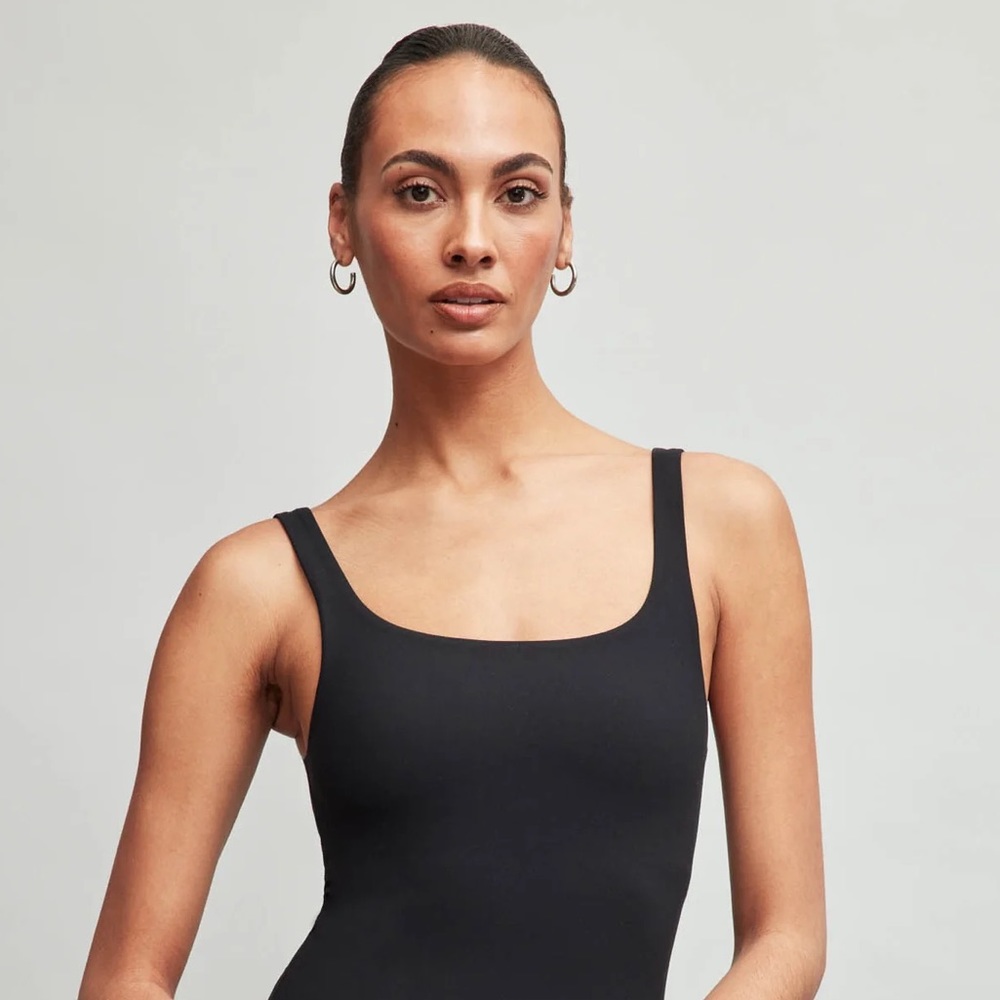 COPY - XS BLACK CARBON 38 WIDE SCOOP CROP TANK